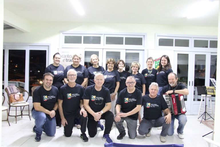 Grupo Amigo de Canto Alemão realiza jantar em comemoração aos 35 anos