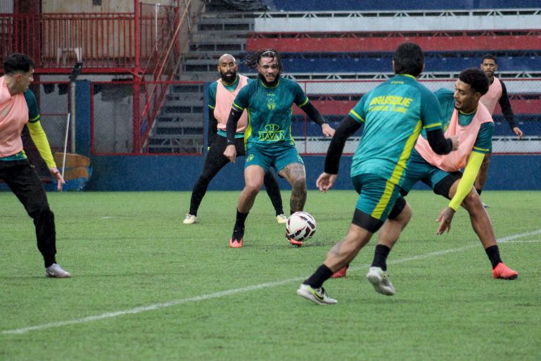 Brusque FC realiza treino tático com foco na posse de bola