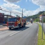 Incêndio em residência mobiliza bombeiros em Blumenau