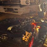 Motociclista fica ferido após colisão com caminhão em Ilhota