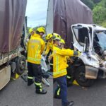 Passageiro fica preso em cabine após colisão entre caminhões na BR-101, em Itapema