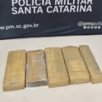 PM apreende 3Kg de maconha após acompanhamento de suspeito em Blumenau
