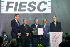 Jorginho Mello participa da posse da nova diretoria da Fiesc