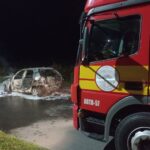 Incêndio destrói veículo durante a madrugada em Araquari