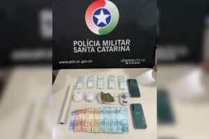 Casal é preso por tráfico de drogas em ferro-velho de Porto Belo