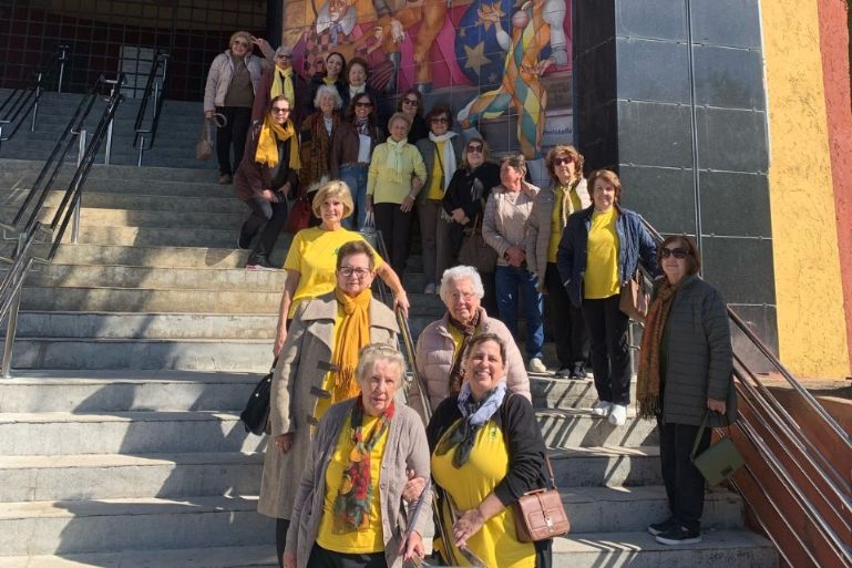 Grupo de bolão feminino Trevo da Amizade representa Brusque em amistoso em Joinville