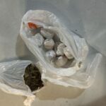 Polícia apreende drogas e detém dois homens no bairro Azambuja