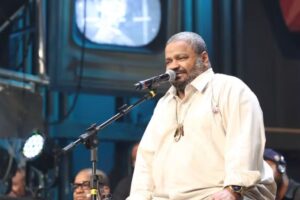 Morre Arlindo Cruz, cantor, compositor e multi-instrumentista, aos 66 anos