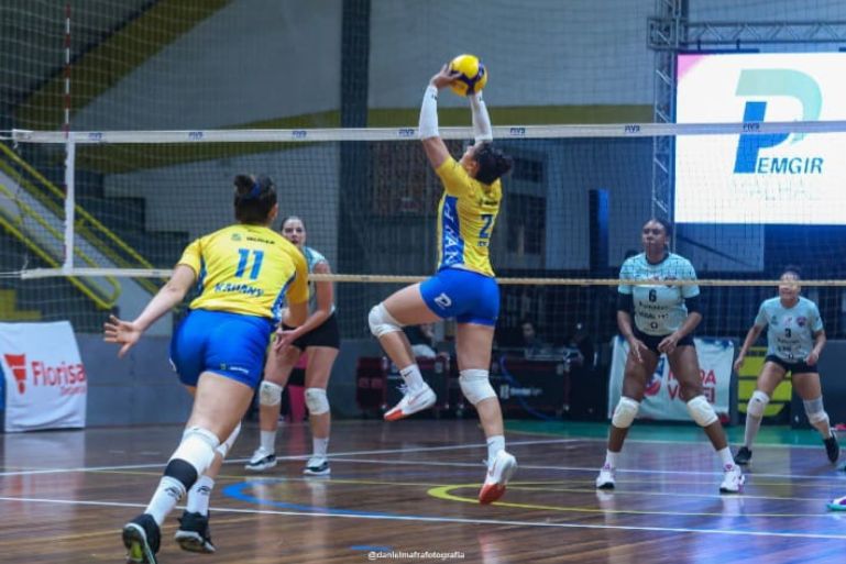 Jogando em Botuverá, Abel Moda Vôlei perde para o Napoli Caçador no Catarinense feminino
