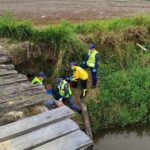 Mulher de 62 anos sofre queda de ponte em Gaspar e é levada ao hospital
