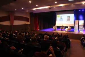 Liderança positiva e emoção no varejo foram temas de palestra em Brusque
