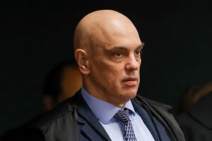Moraes dá 48h para Bolsonaro explicar documento com pedido de asilo