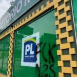 Prefeito André Vechi promete multa e divulgação de autor de pichação no PL
