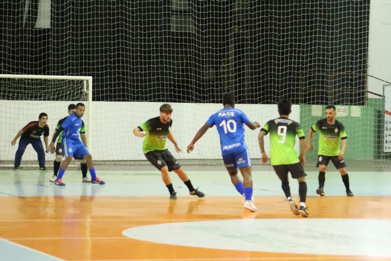 Bocha e futsal agitam Comunitários nesta terça-feira (19)