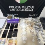 PM prende trio por tráfico de drogas após perseguição em Blumenau