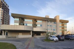 Professor que tentou matar ex-esposa e a deixou paraplégica é condenado a 18 anos 