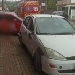 Homem fica ferido após colisão em carro estacionado no Centro de Guabiruba