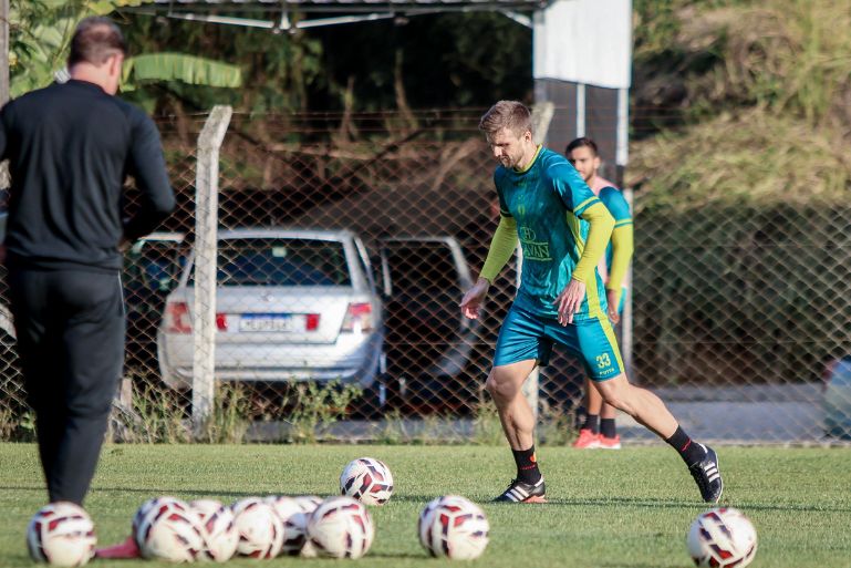 Brusque FC intensifica trabalho com foco em bolas paradas