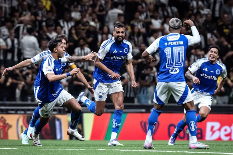 Copa do Brasil: Cruzeiro vence Atlético por 2 a 0 e fica perto da semifinal