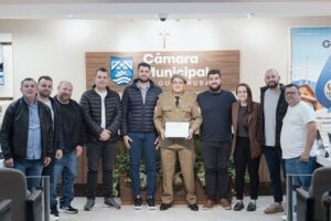 Câmara presta homenagem a policial com 26 anos de serviço em Guabiruba