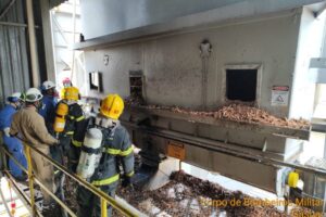 Incêndio atinge silo de empresa em Gaspar e mobiliza Bombeiros