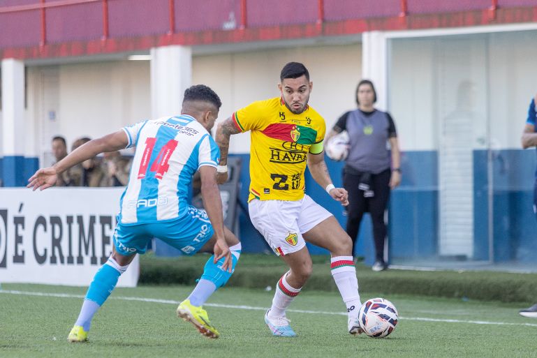 Brusque leva virada do Londrina nos acréscimos e perde no Augusto Bauer