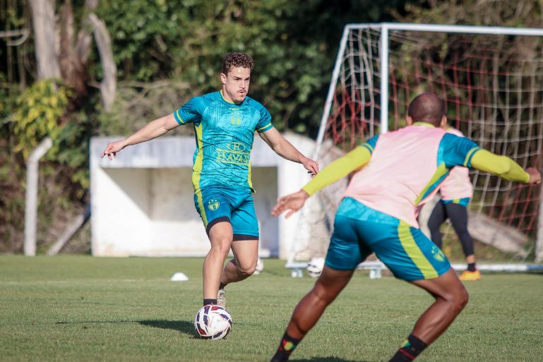 Brusque realiza treino com ênfase em bola parada