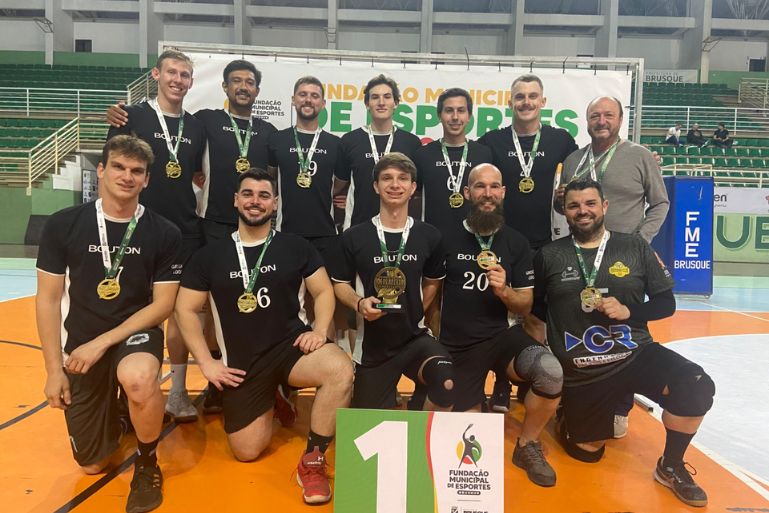 Dom Joaquim conquista título do vôlei masculino nos Comunitários