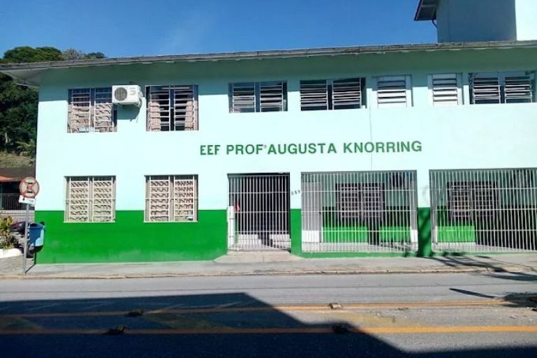 Cerâmica Reis promove 1ª Feira de Empreendedorismo em parceria com a EEF Augusta Knorring