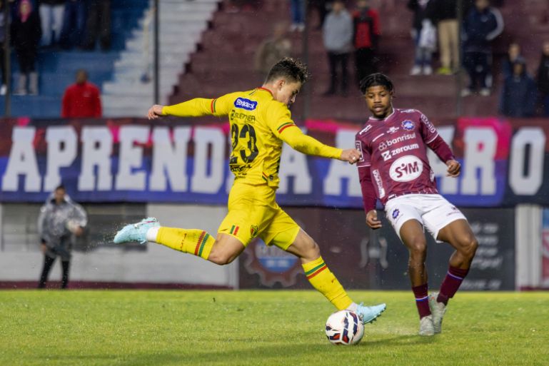Vitória heroica: Com dois jogadores a menos Brusque vence o líder Caxias fora de casa