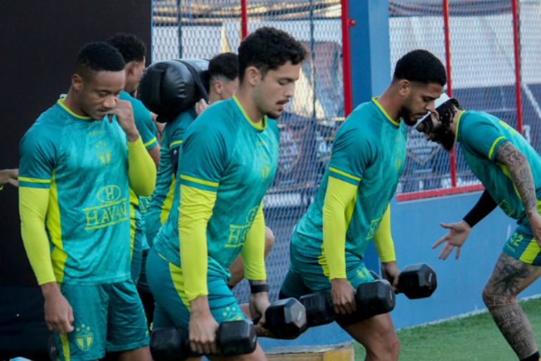 Brusque FC realiza treino técnico e tático com todo o elenco