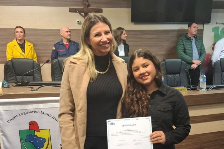 Jovens recebem certificados do Programa de Iniciação ao Trabalho em Brusque