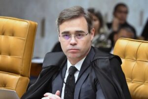 Mendonça critica ativismo judicial e defende autocontenção da Justiça