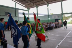 Escola Cívico-Militar Paquetá celebra aniversário de Brusque e sesquicentenário da imigração italiana