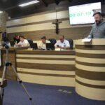 Vereadores protestam contra o STF por decisão que impôs prisão domiciliar a Jair Bolsonaro