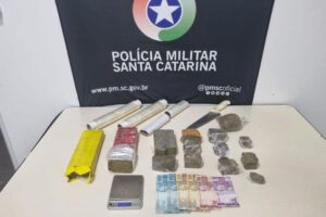 Polícia Militar apreende drogas e dinheiro em operação no Centro de Blumenau