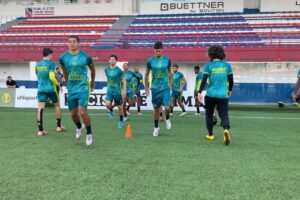 Brusque FC realiza treino tático com bolas paradas