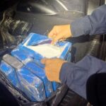 Dupla é presa com 12 quilos de cocaína na BR-101 em Laguna