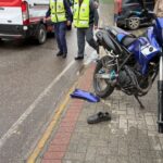 Após colisão, motociclista sofre fratura na perna em Brusque