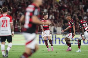 Com direito a gol relâmpago, Flamengo derrota Estudiantes no Maracanã