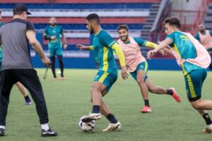 Brusque FC realiza treino técnico-tático no estádio Augusto Bauer