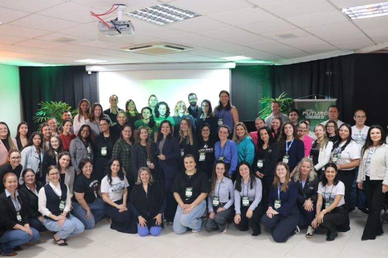 Unimed Brusque recebe mais de 80 RHs em palestra sobre inteligência artificial