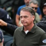 Médico diz que Bolsonaro está debilitado após retirada de lesões de pele