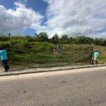 Avenida Beira-Rio passa por grande serviço de limpeza em suas duas margens