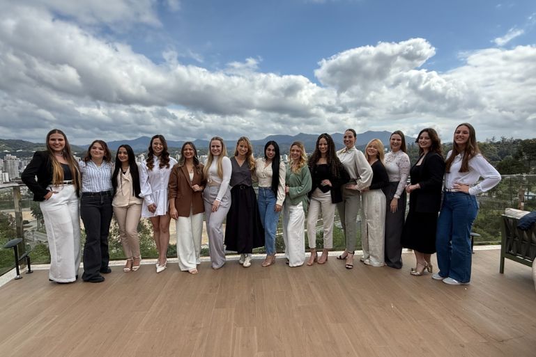 Candidatas à realeza da 39ª Fenarreco participam do primeiro compromisso oficial