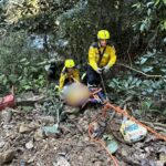 VÍDEO: Bombeiros resgatam vítima de queda em cachoeira após morador ouvir gritos de socorro
