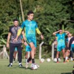 Brusque realiza treino técnico-tático no CT do América