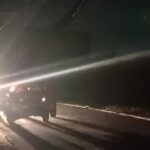 Na madrugada, automóvel atinge poste no Bairro Rio Branco; vídeo