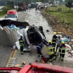 Colisão deixa motorista preso às ferragens na Rod. Jorge Lacerda, em Ilhota (SC)
