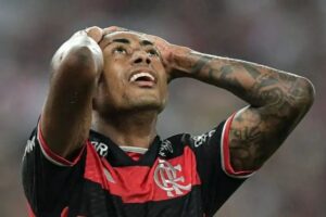 Bruno Henrique, do Flamengo, é suspenso por 12 jogos após julgamento no STJD